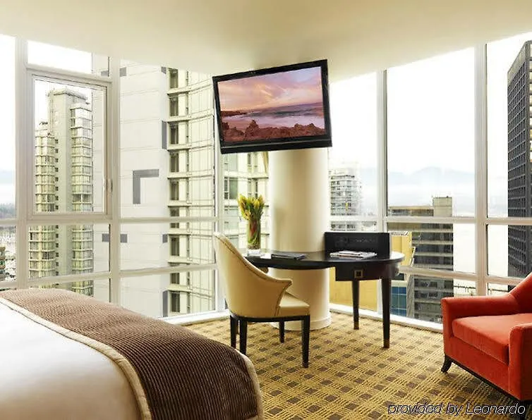 Loden Vancouver Hotell 5*,