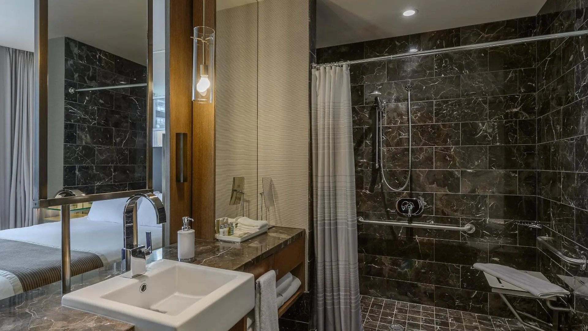 Hotel Loden Vancouver