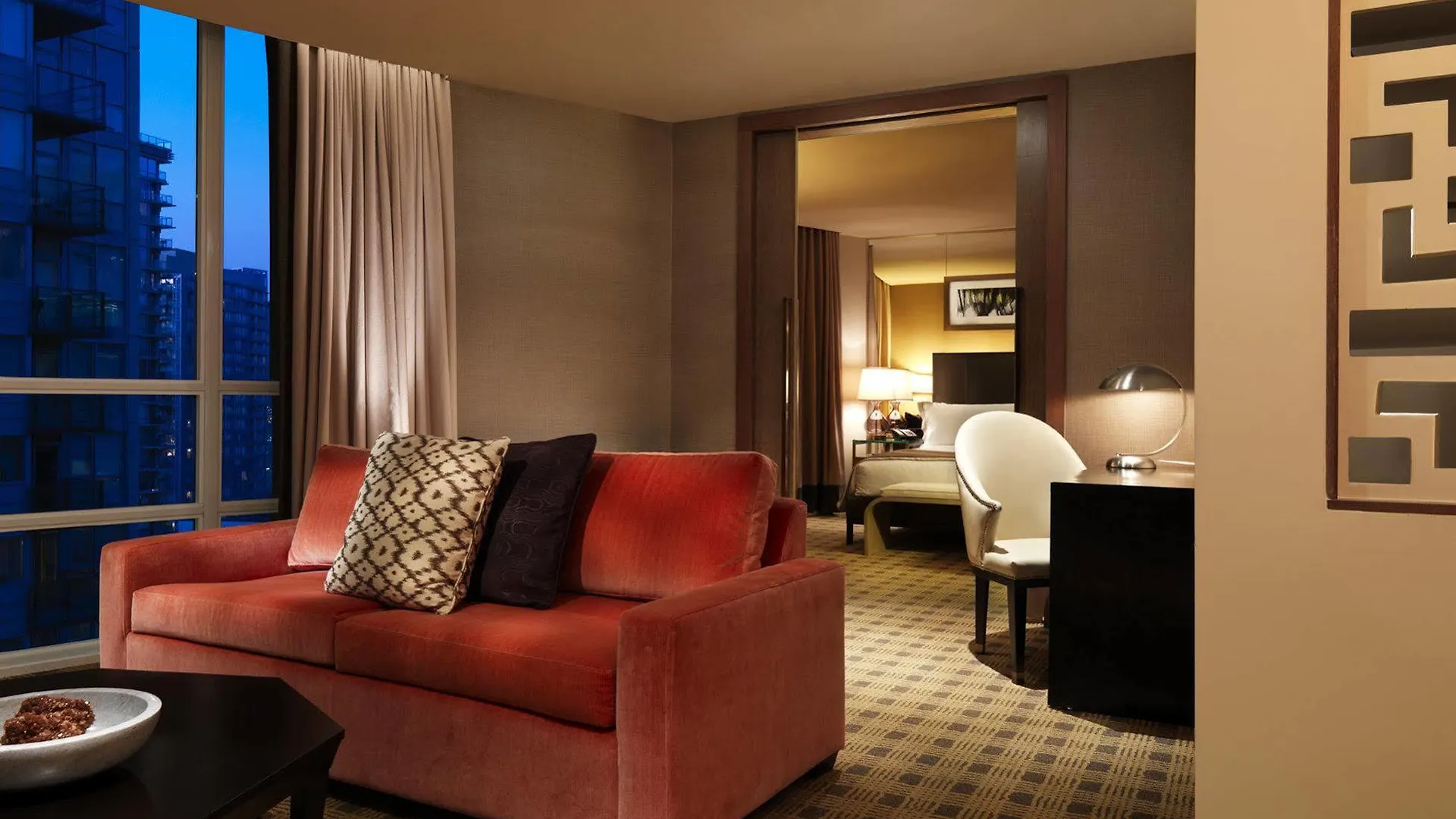 Loden Vancouver 5*,